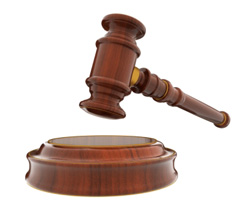Judge's gavel symbolizing court ordered Florida traffic schools attendance